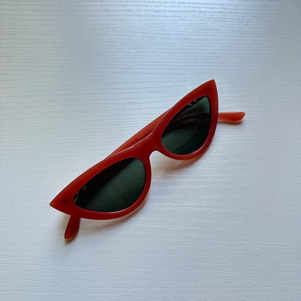 Stylish Pink Cat-Eye Sunglasses